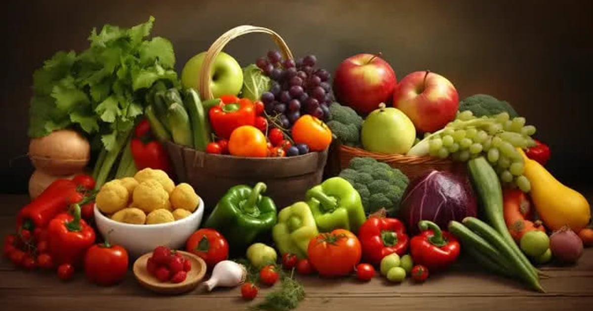من الخضراوات والفواكه الملونة إلى المكسرات والأسماك الدهنية، خيارات غذائية قد تساعد على حماية البشرة ودعم الكولاجين والحفاظ على رطوبتها