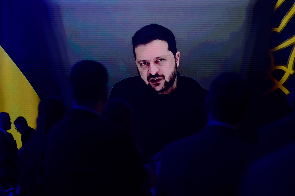 زيلينسكي يرفض الاستقالة أو إجراء انتخابات – عاجل